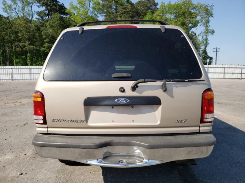 Ford Explorer XLT  5.0 V8 4WD, снимка 11 - Автомобили и джипове - 52900776