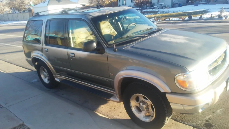 Ford Explorer XLT  5.0 V8 4WD, снимка 2 - Автомобили и джипове - 52900776