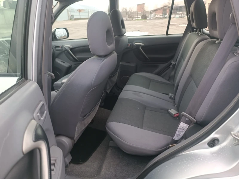 Toyota Rav4 2.0 D4D, снимка 5 - Автомобили и джипове - 53309703