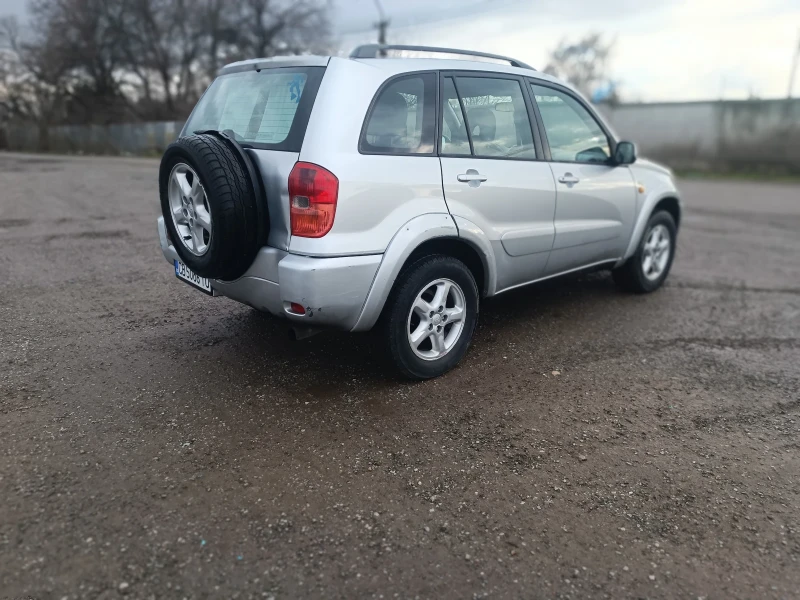 Toyota Rav4 2.0 D4D, снимка 3 - Автомобили и джипове - 53309703
