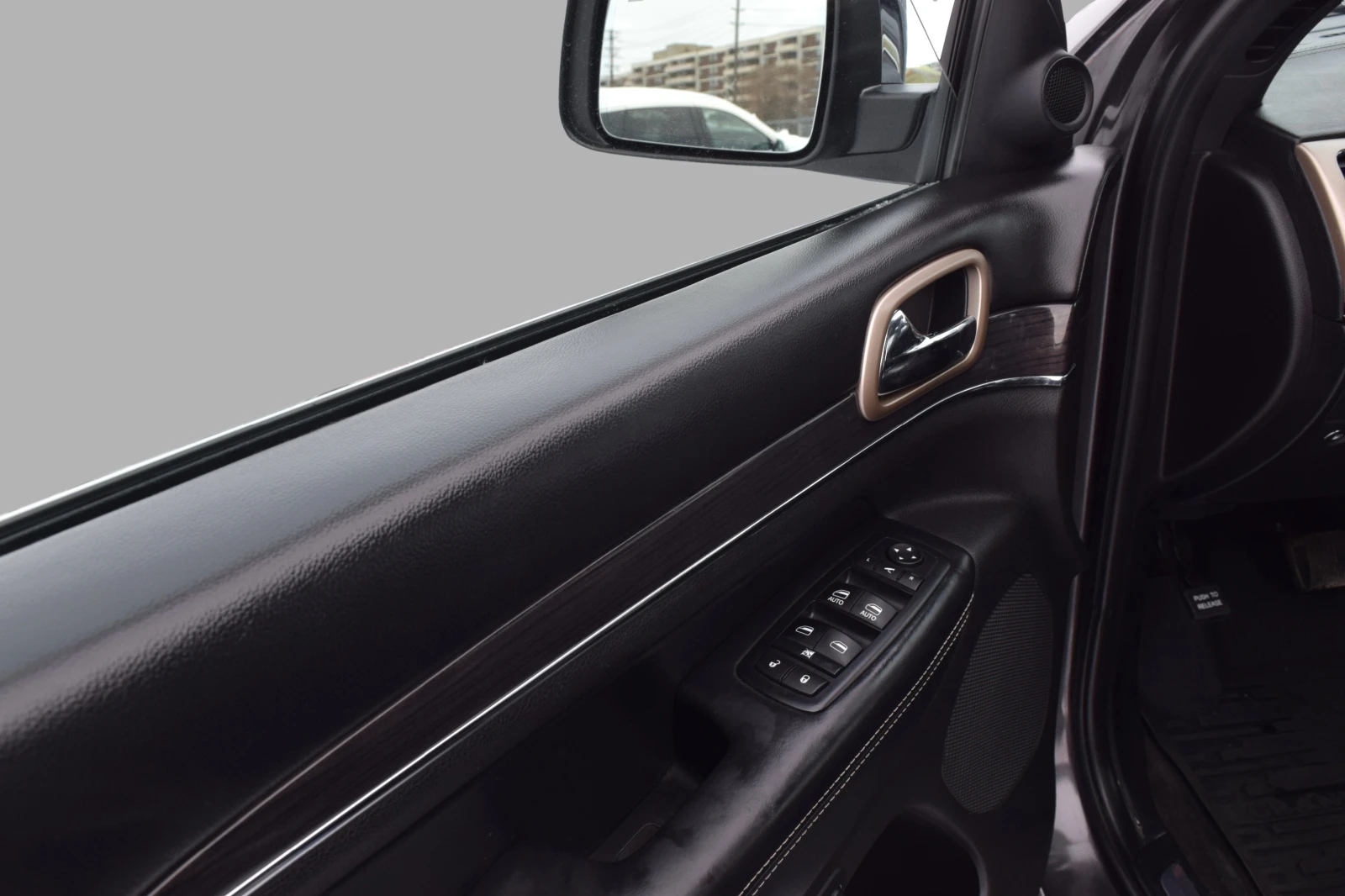 Jeep Grand Wagoneer OVERLAND, снимка 15 - Автомобили и джипове - 54217900