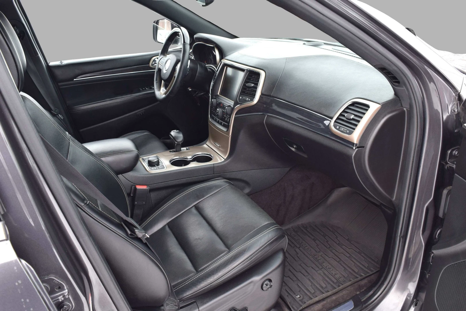 Jeep Grand Wagoneer OVERLAND, снимка 12 - Автомобили и джипове - 54217900