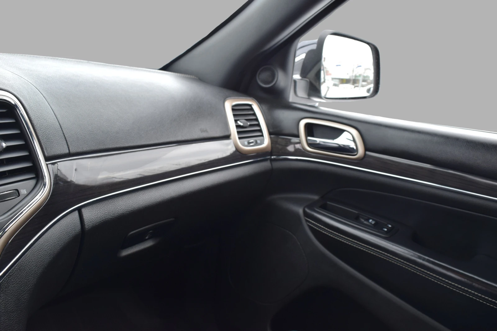 Jeep Grand Wagoneer OVERLAND, снимка 14 - Автомобили и джипове - 54217900