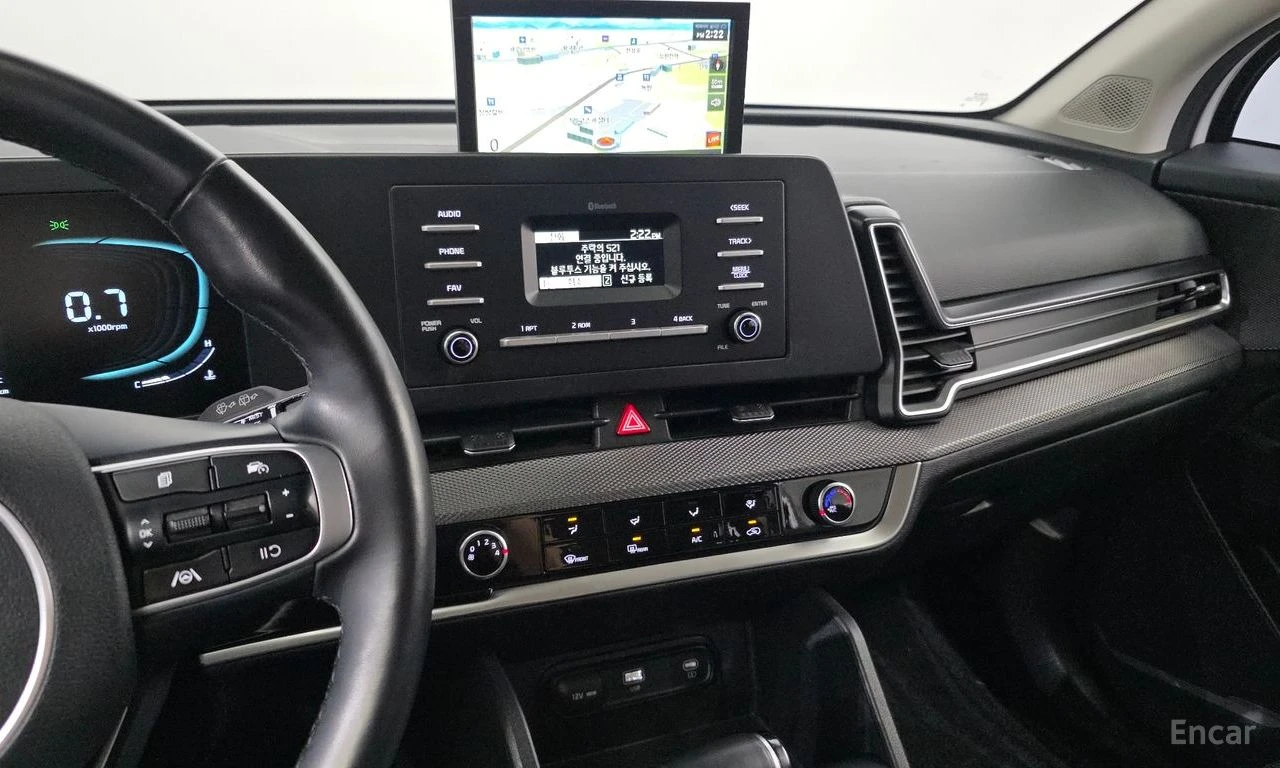 Kia Sportage Trendy 4x4* HARMAN KARDON* ПОДГРЕВ* КАМЕРА* KEYLES, снимка 12 - Автомобили и джипове - 54460456