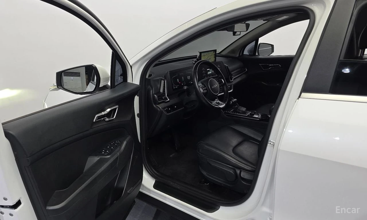 Kia Sportage Trendy 4x4* HARMAN KARDON* ПОДГРЕВ* КАМЕРА* KEYLES, снимка 8 - Автомобили и джипове - 54460456