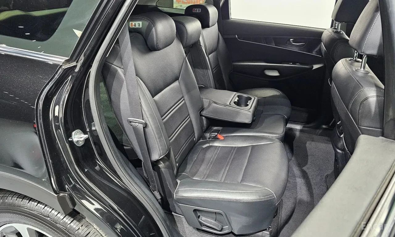 Kia Sorento 2.0 Diesel 4WD, снимка 11 - Автомобили и джипове - 54700024