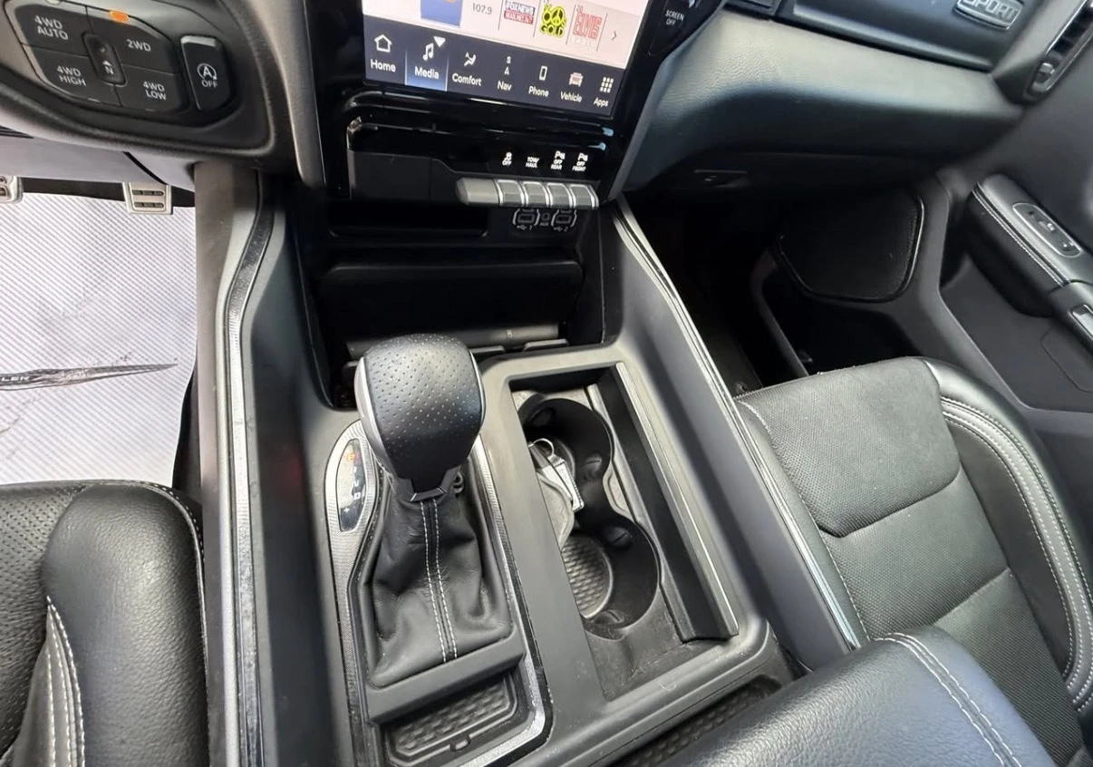 Dodge RAM 1500 SPORT GT * 5.7 HEMI * AWD * REMOTE START * CARPLAY, снимка 10 - Автомобили и джипове - 54925184