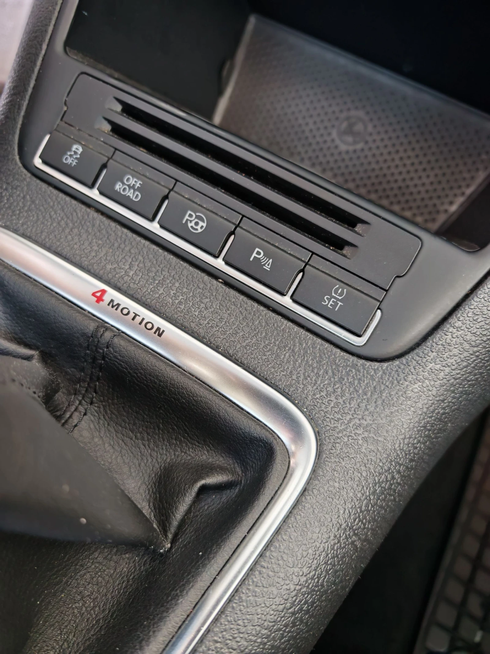 VW Tiguan * R-LINE * TDI 4-MOTION * ПАНОРАМА * УНИКАТ!!!, снимка 15 - Автомобили и джипове - 55063883