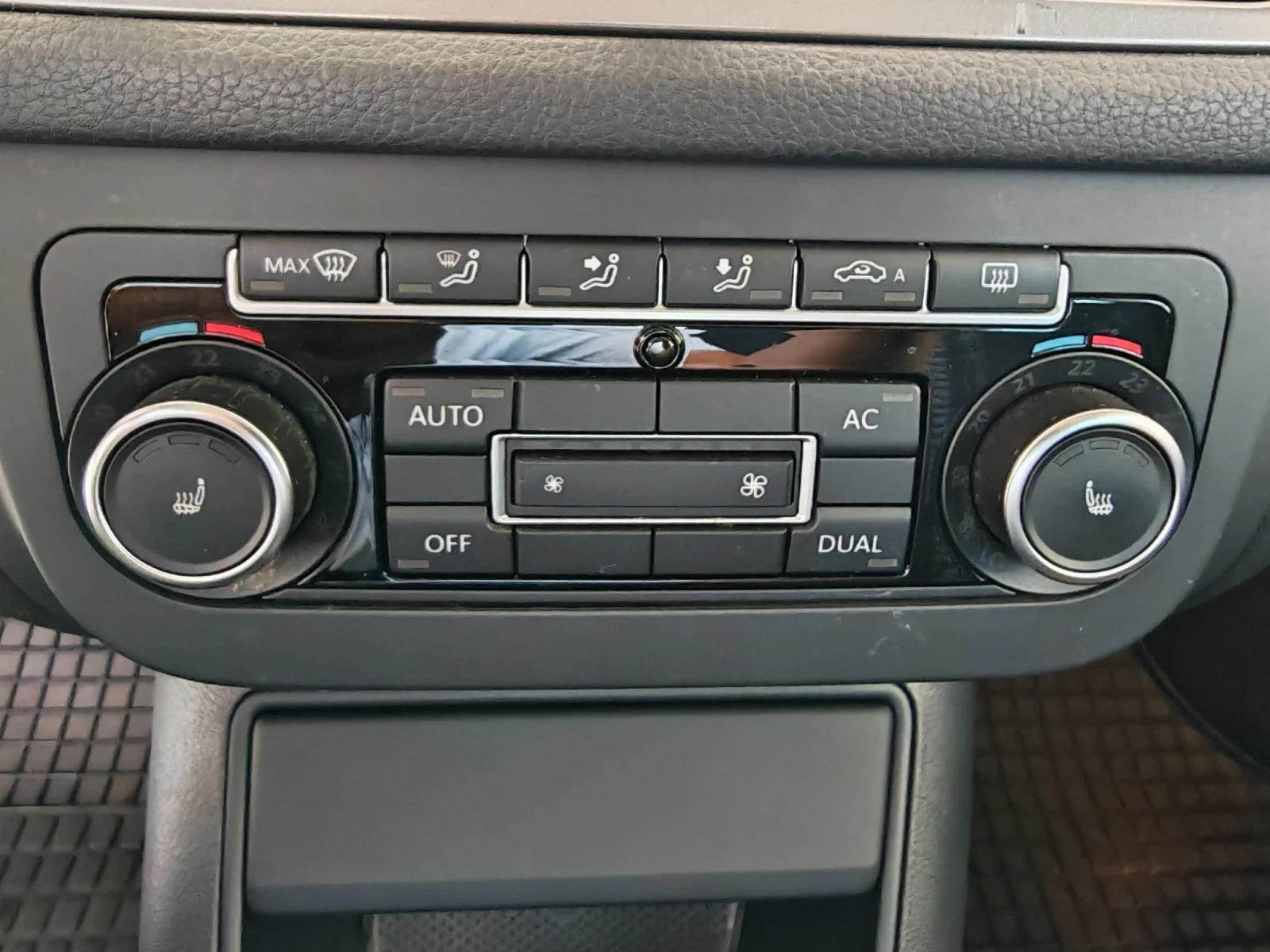 VW Tiguan * R-LINE * TDI 4-MOTION * ПАНОРАМА * УНИКАТ!!!, снимка 16 - Автомобили и джипове - 55063883