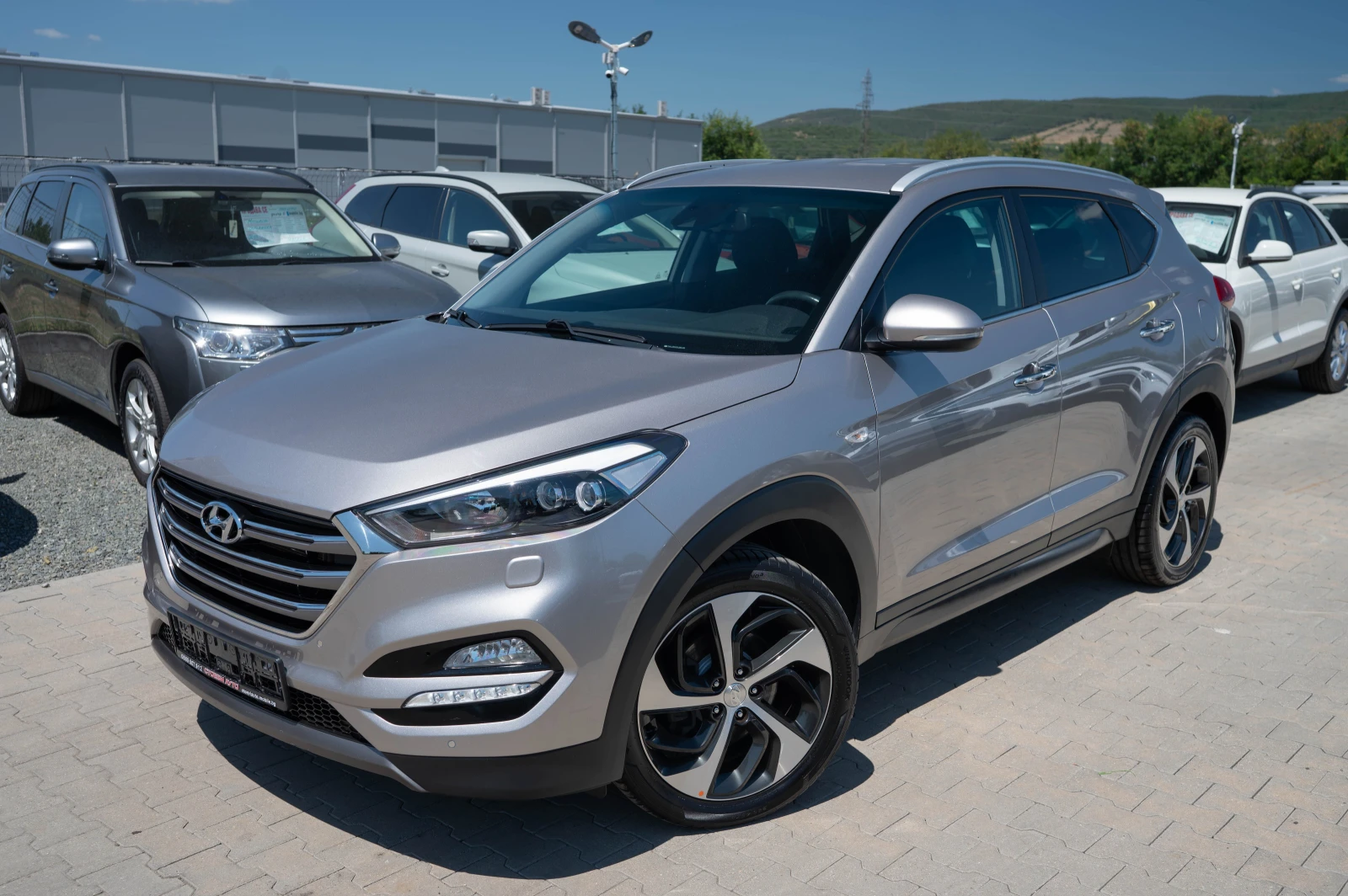 Hyundai Tucson 2.0* 4x4* LED* automatic, снимка 2 - Автомобили и джипове - 55500814