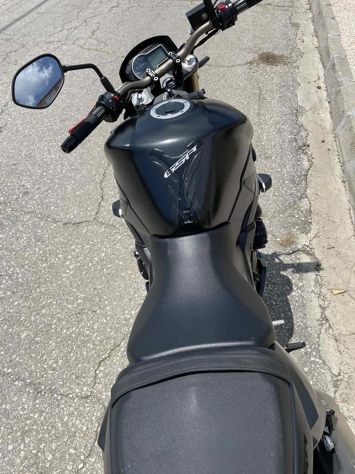 Suzuki Gsr 750, снимка 4 - Мотоциклети и мототехника - 55482440