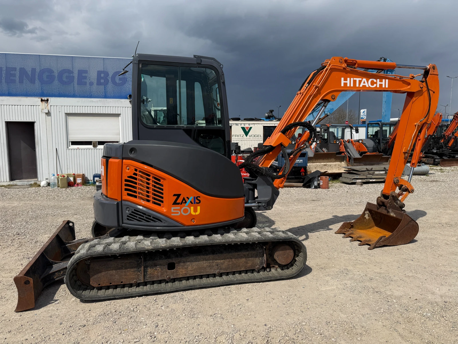 Багер Hitachi ZX 50 U-2, снимка 8 - Индустриална техника - 54942472
