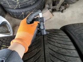 Гуми Зимни 245/40R18, снимка 4