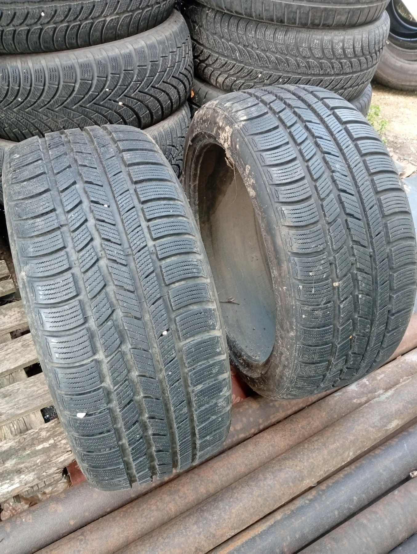 Гуми Зимни 225/40R18, снимка 2 - Гуми и джанти - 55152344