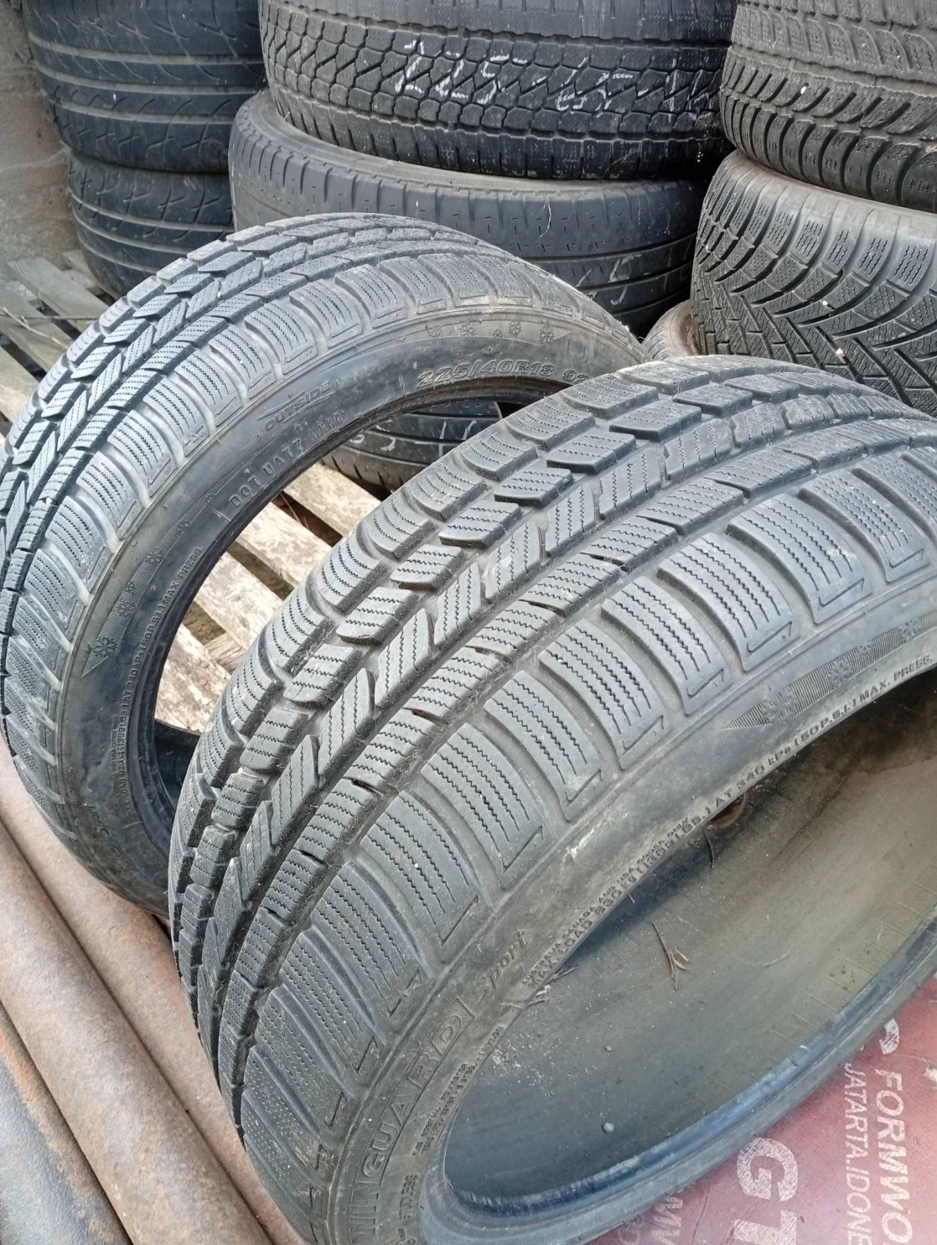 Гуми Зимни 225/40R18
