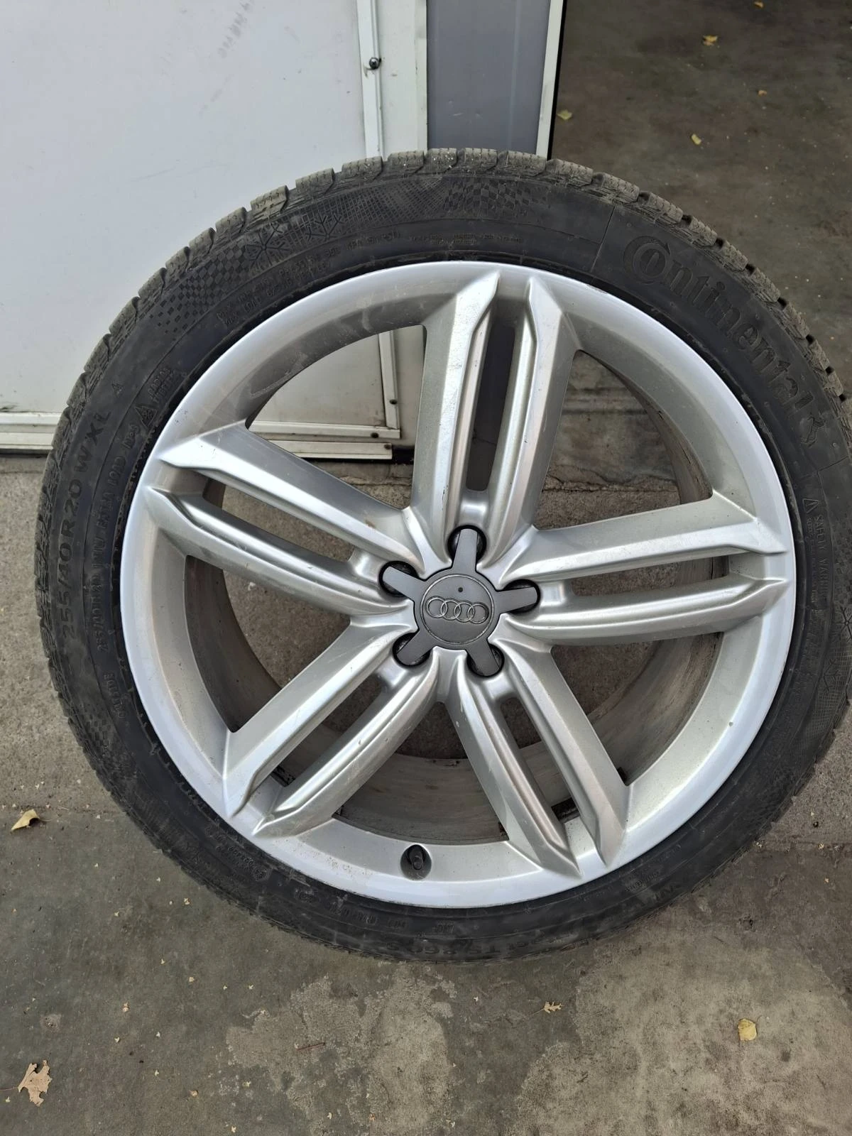 Гуми с джанти Continental 255/40R20