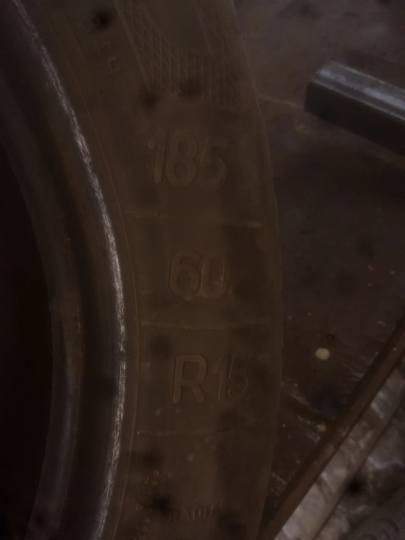 Гуми Летни 185/60R15, снимка 3 - Гуми и джанти - 56042867