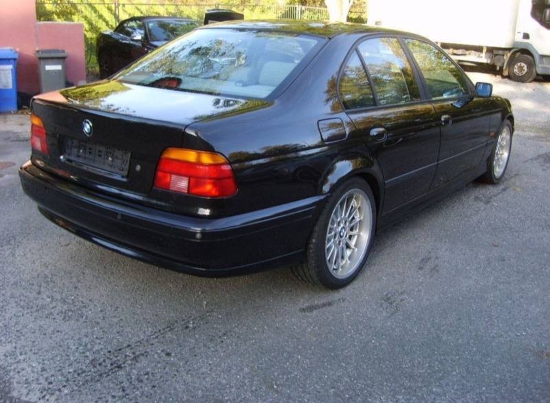 BMW 523, снимка 6 - Автомобили и джипове - 45018752