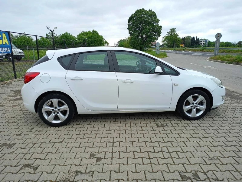 Opel Astra 1.4i, снимка 3 - Автомобили и джипове - 45683540