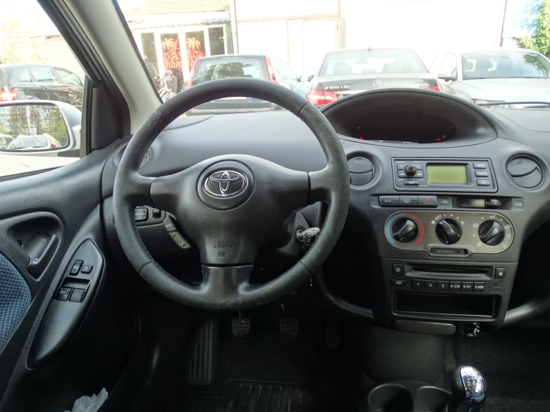 Toyota Yaris 1.0I EURO 4, снимка 8 - Автомобили и джипове - 47713330