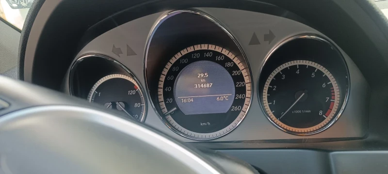 Mercedes-Benz C 200, снимка 8 - Автомобили и джипове - 52873651