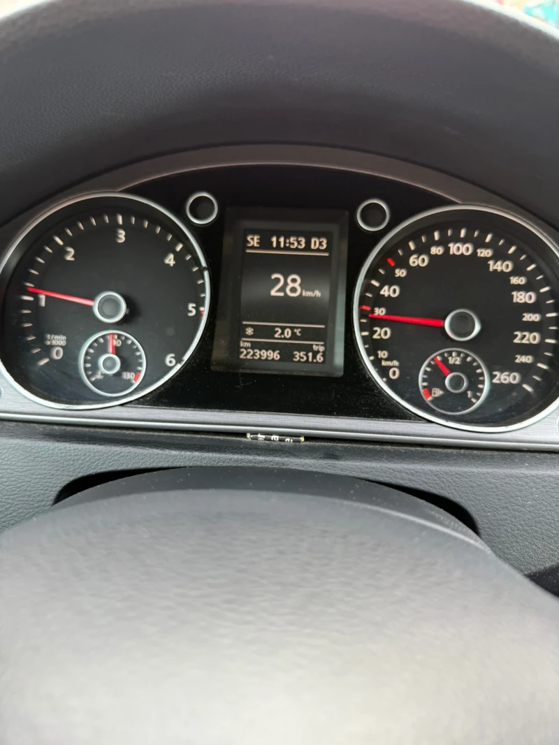 VW Passat 2.0TDI, снимка 16 - Автомобили и джипове - 53220399