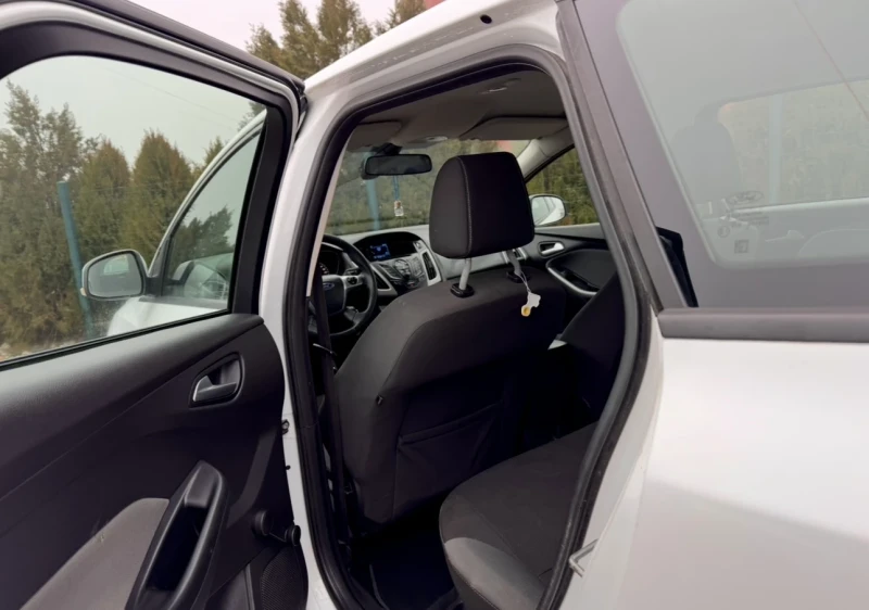 Ford Focus 1.6 TDCi, снимка 9 - Автомобили и джипове - 53274077