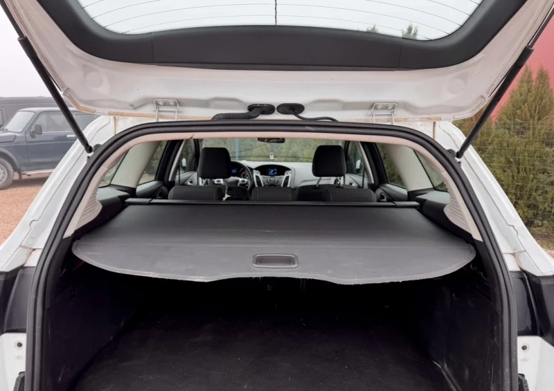 Ford Focus 1.6 TDCi, снимка 11 - Автомобили и джипове - 53274077