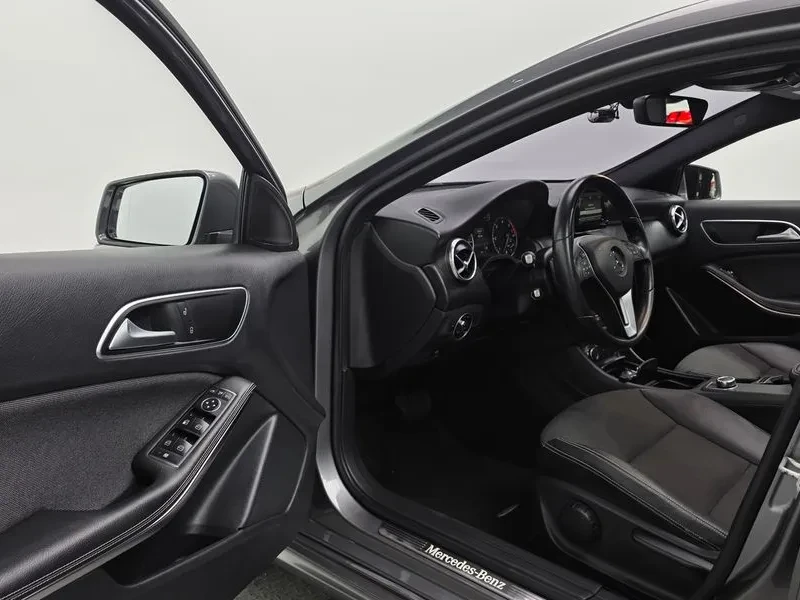 Mercedes-Benz A 200 2.0, снимка 10 - Автомобили и джипове - 54279076