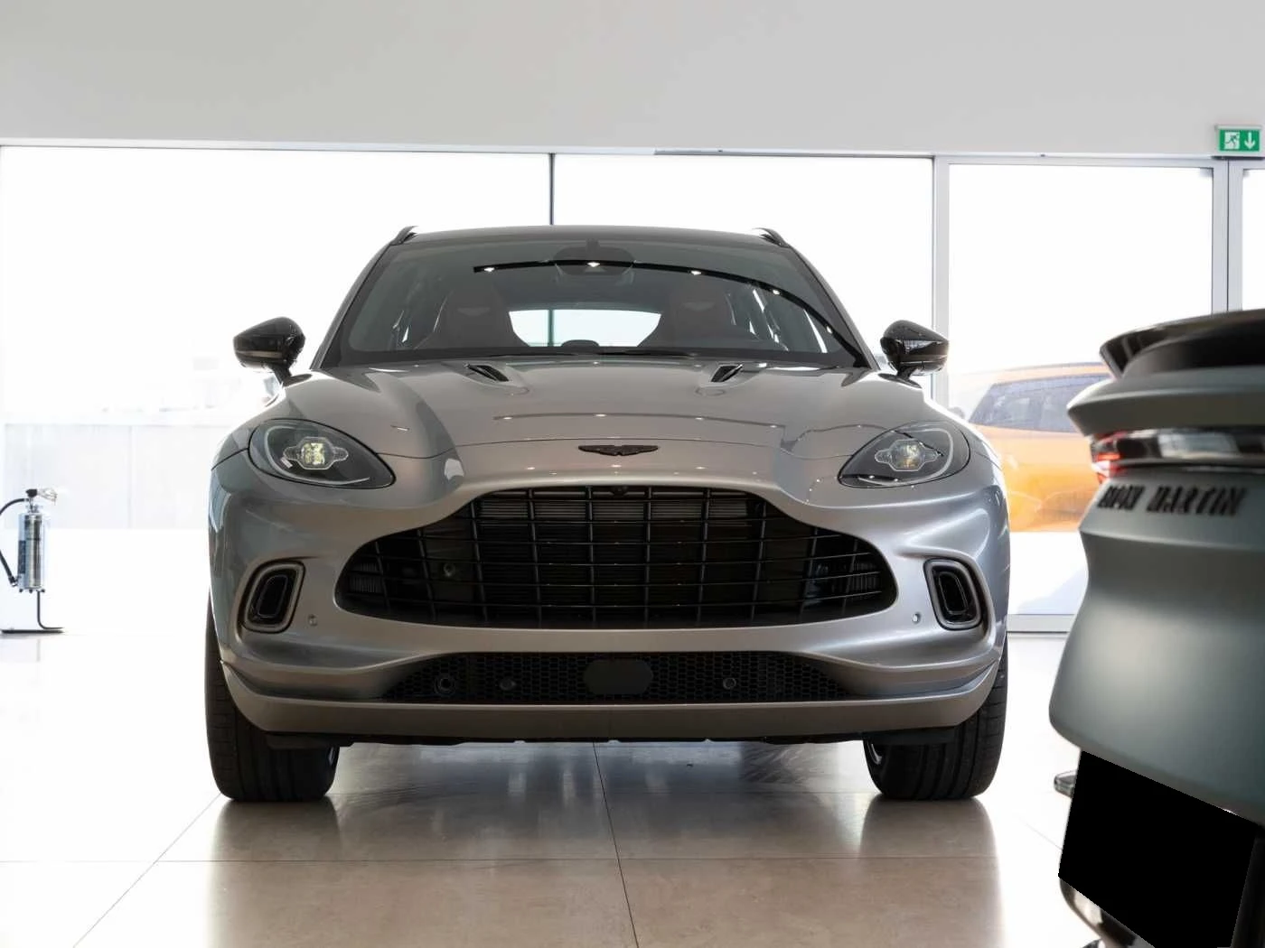Aston Martin DBX V8/ BLACK PACK/ PANO/ 360/ LIFT/ 22/ - изображение 2