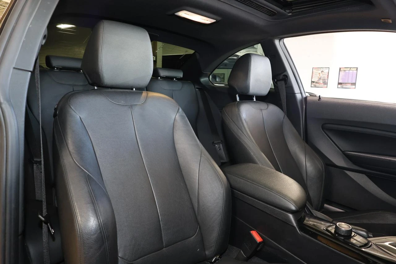 BMW 240 xDrive - M.PERF| SUNROOF| CAMERA| HEATED SEATS, снимка 14 - Автомобили и джипове - 53816816