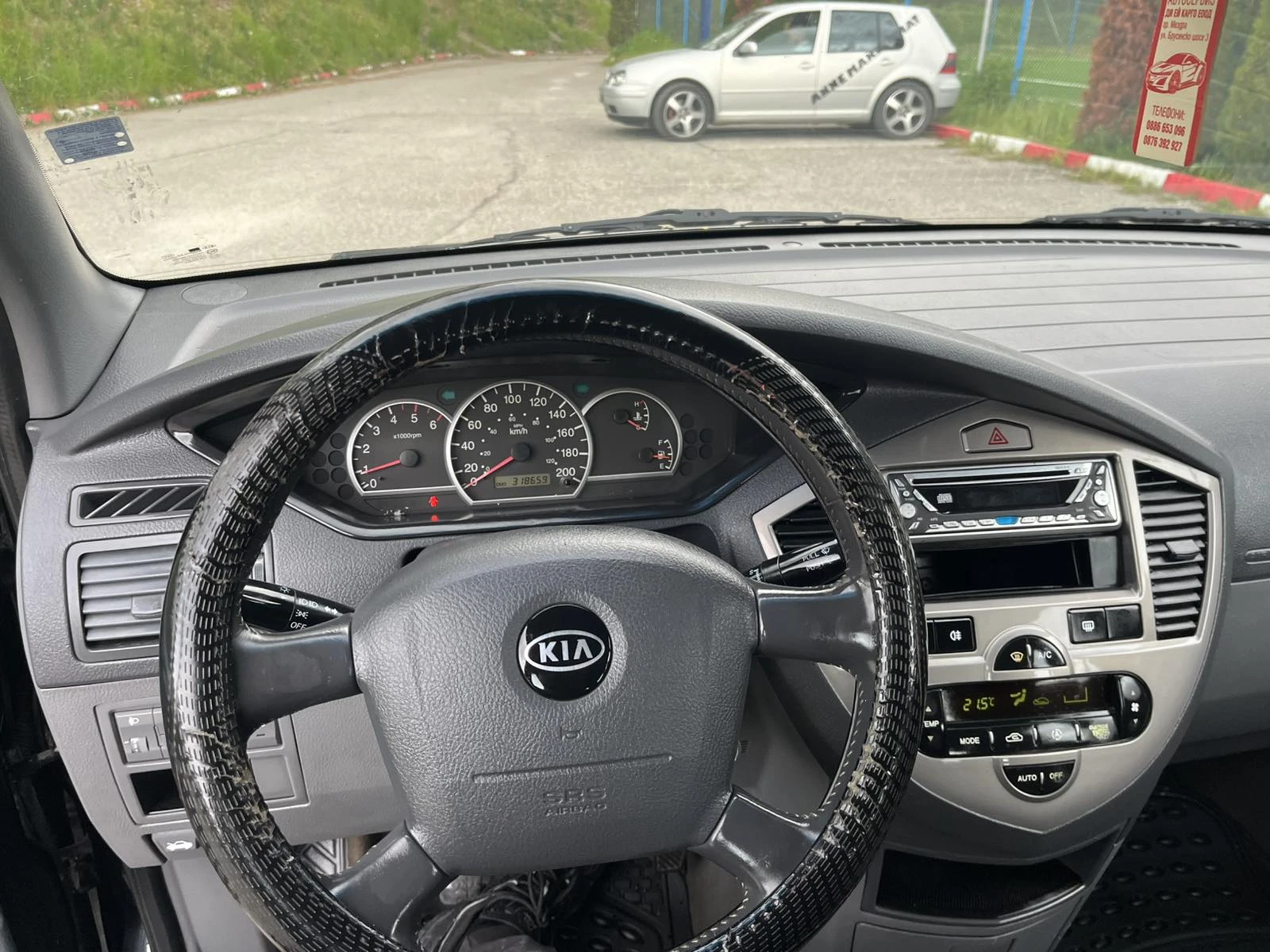 Kia Carens, снимка 6 - Автомобили и джипове - 54359277
