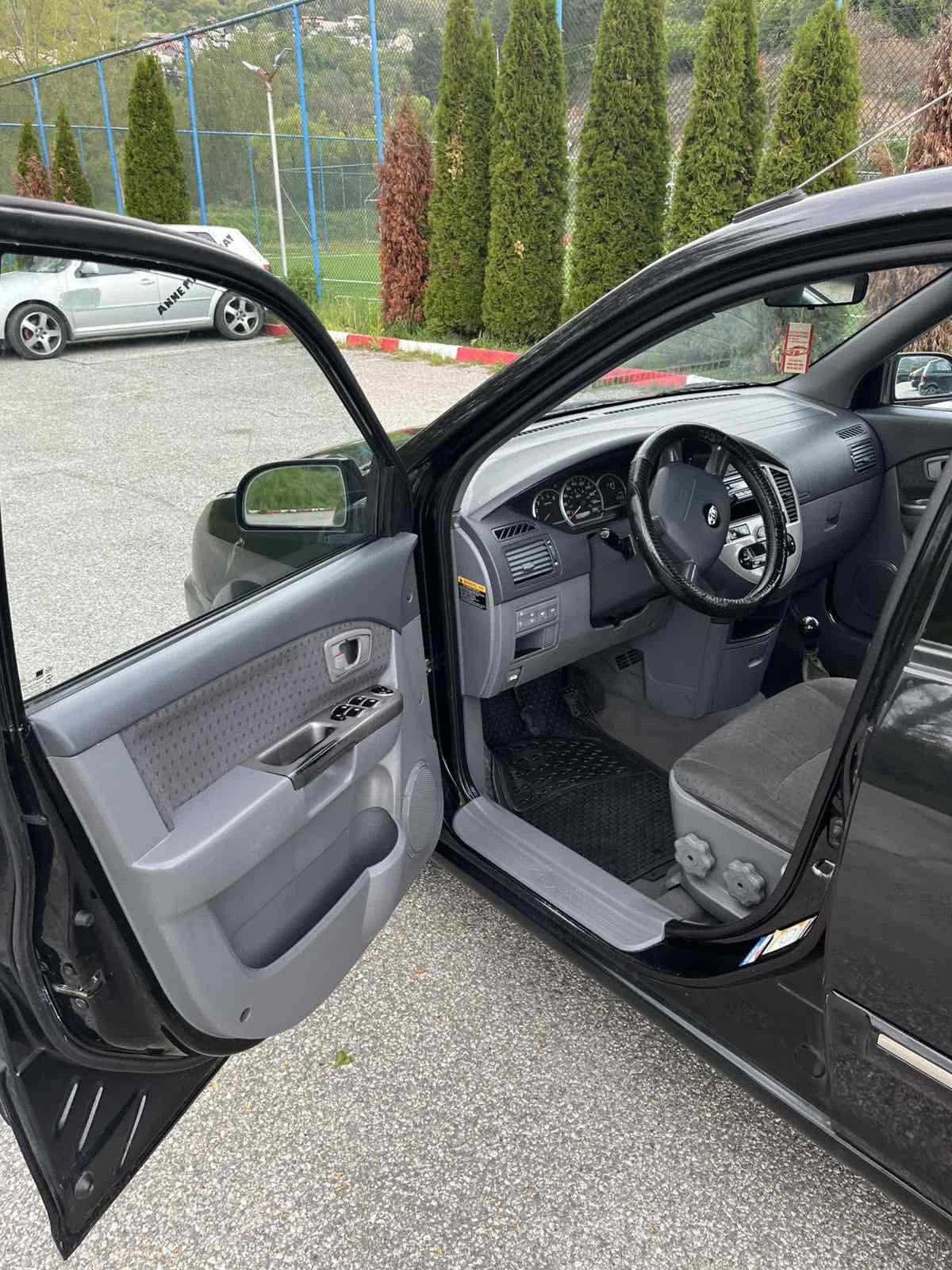 Kia Carens, снимка 11 - Автомобили и джипове - 54359277