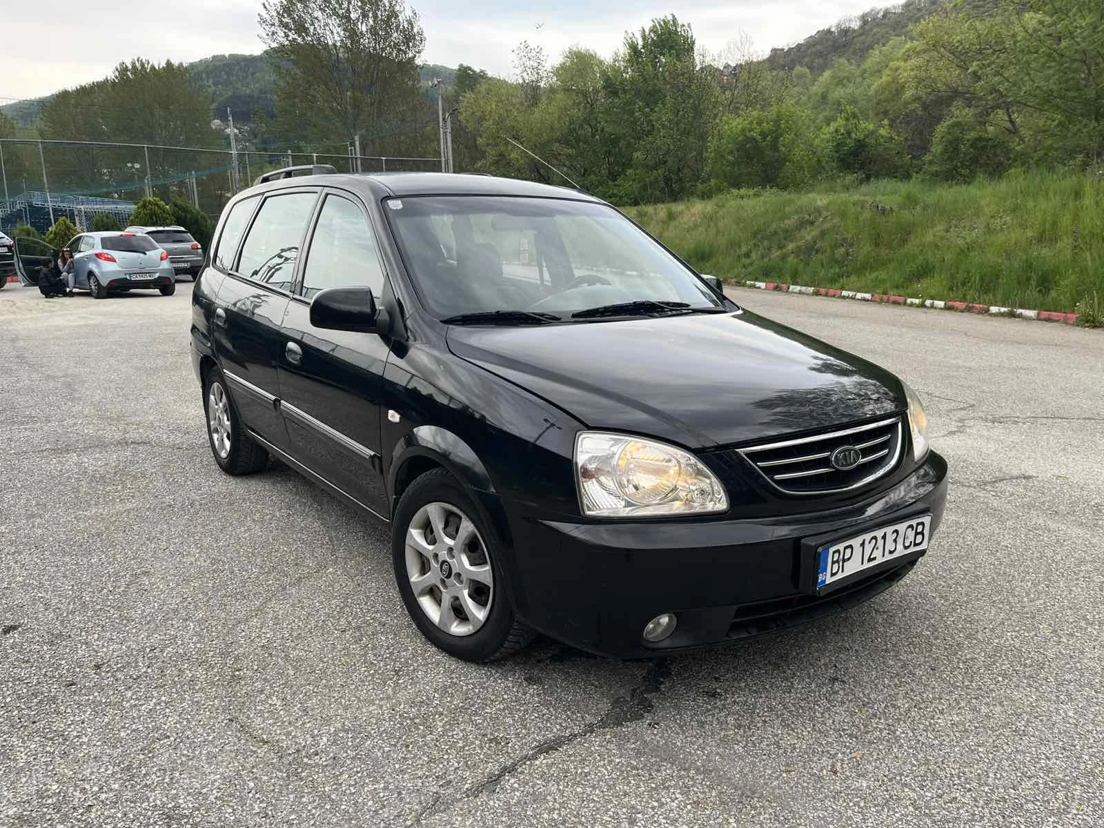 Kia Carens, снимка 2 - Автомобили и джипове - 54359277