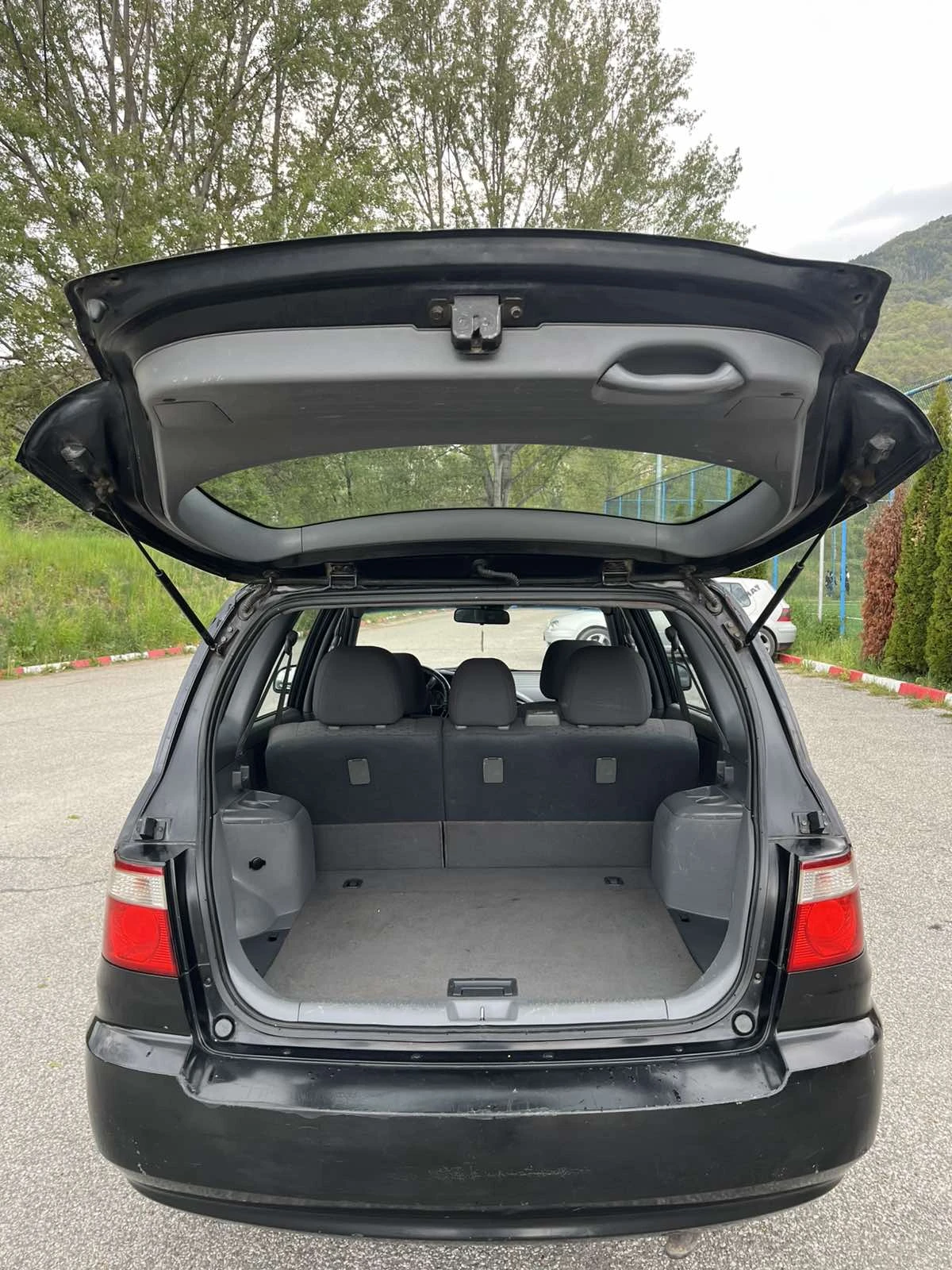 Kia Carens, снимка 13 - Автомобили и джипове - 54359277