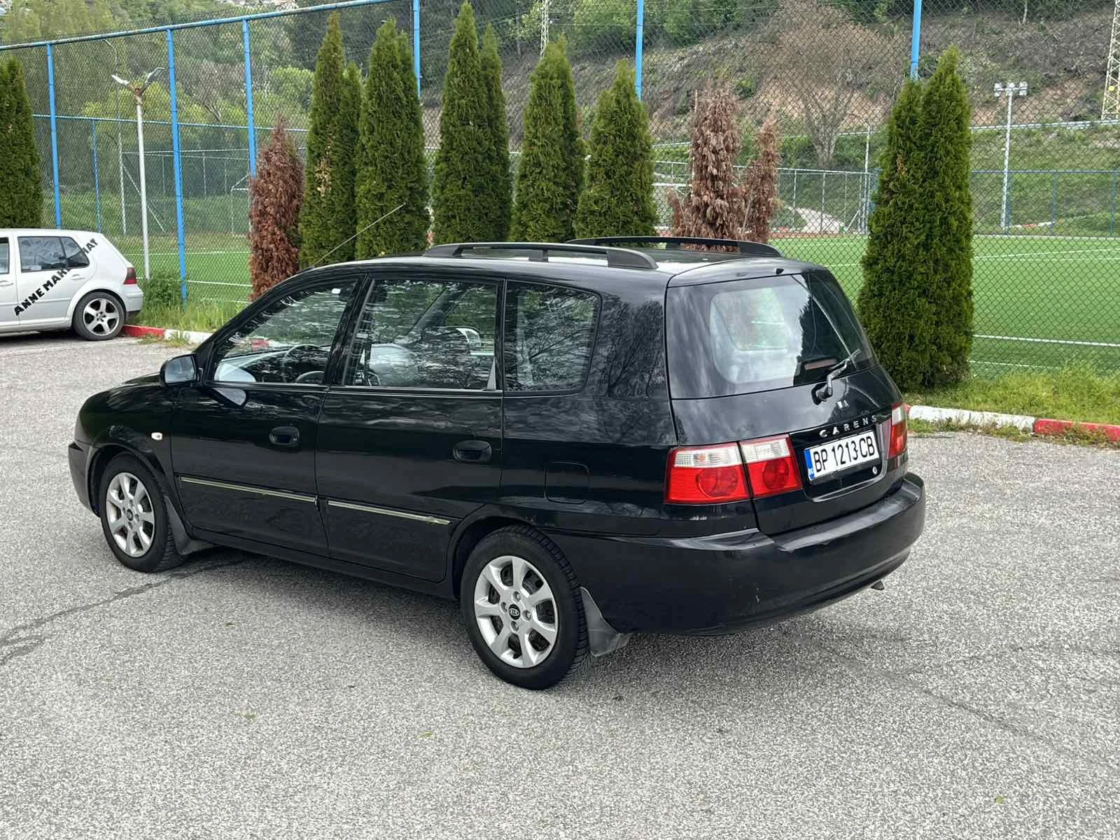 Kia Carens, снимка 4 - Автомобили и джипове - 54359277