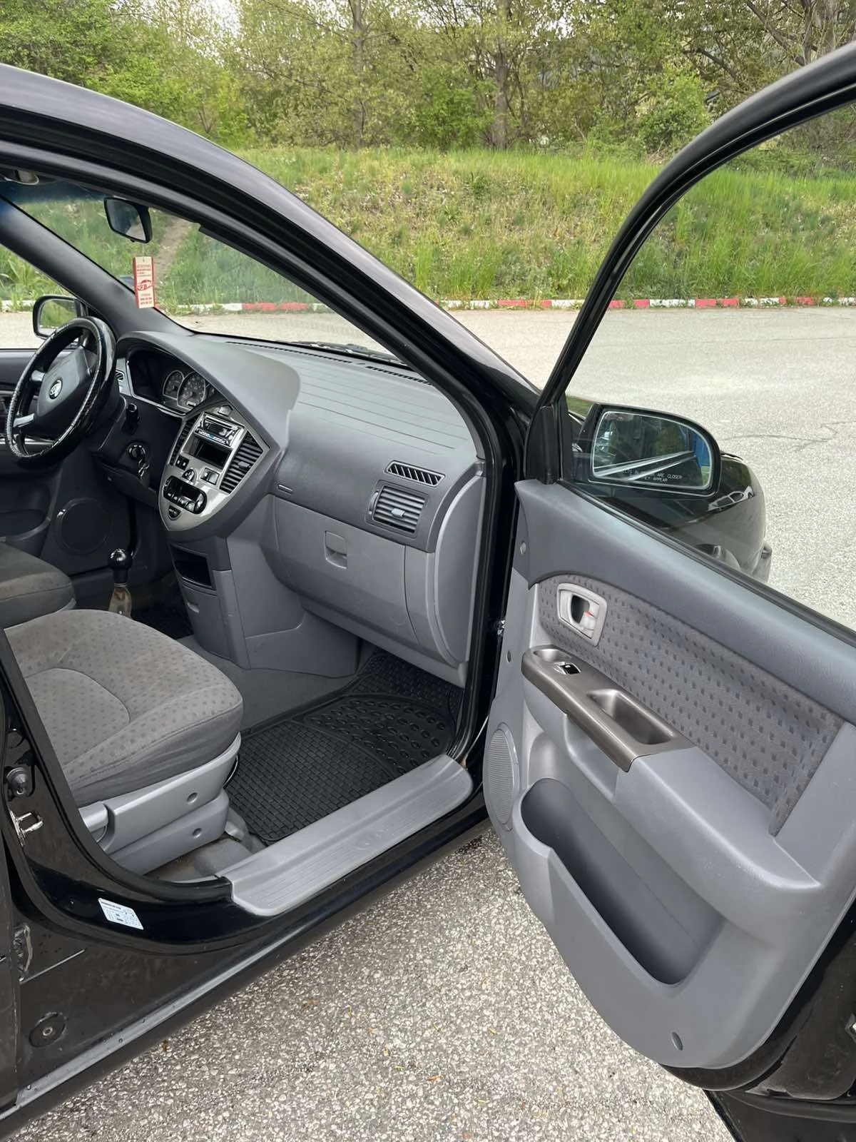 Kia Carens, снимка 12 - Автомобили и джипове - 54359277