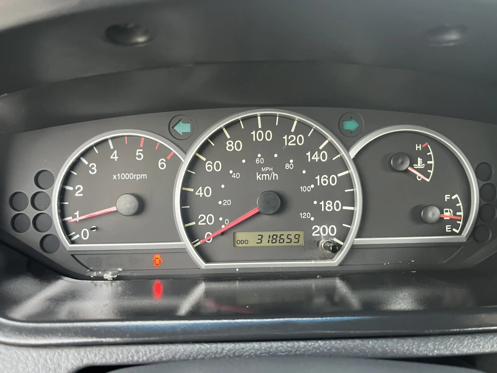 Kia Carens, снимка 16 - Автомобили и джипове - 54359277