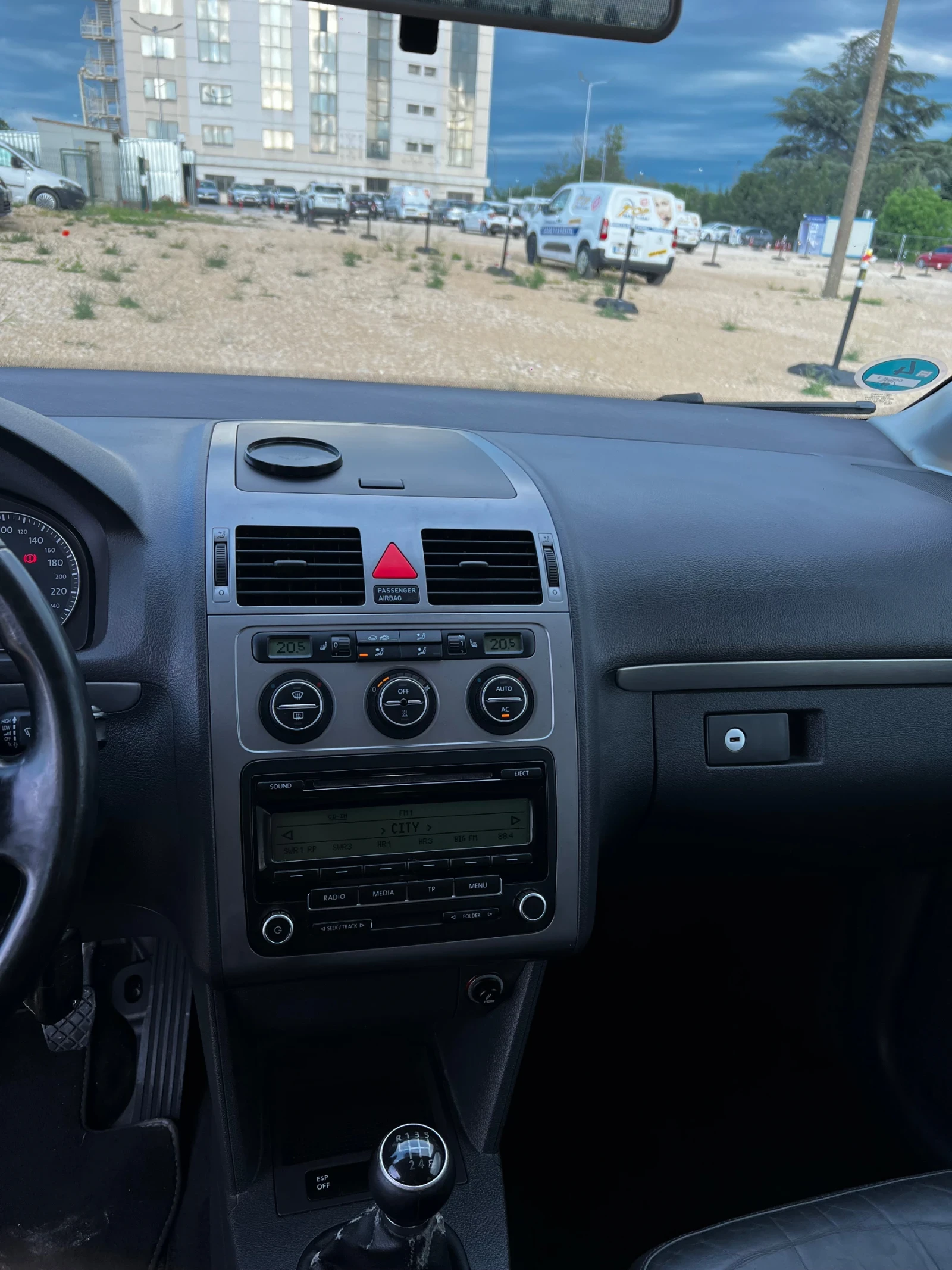 VW Touran, снимка 12 - Автомобили и джипове - 54711448