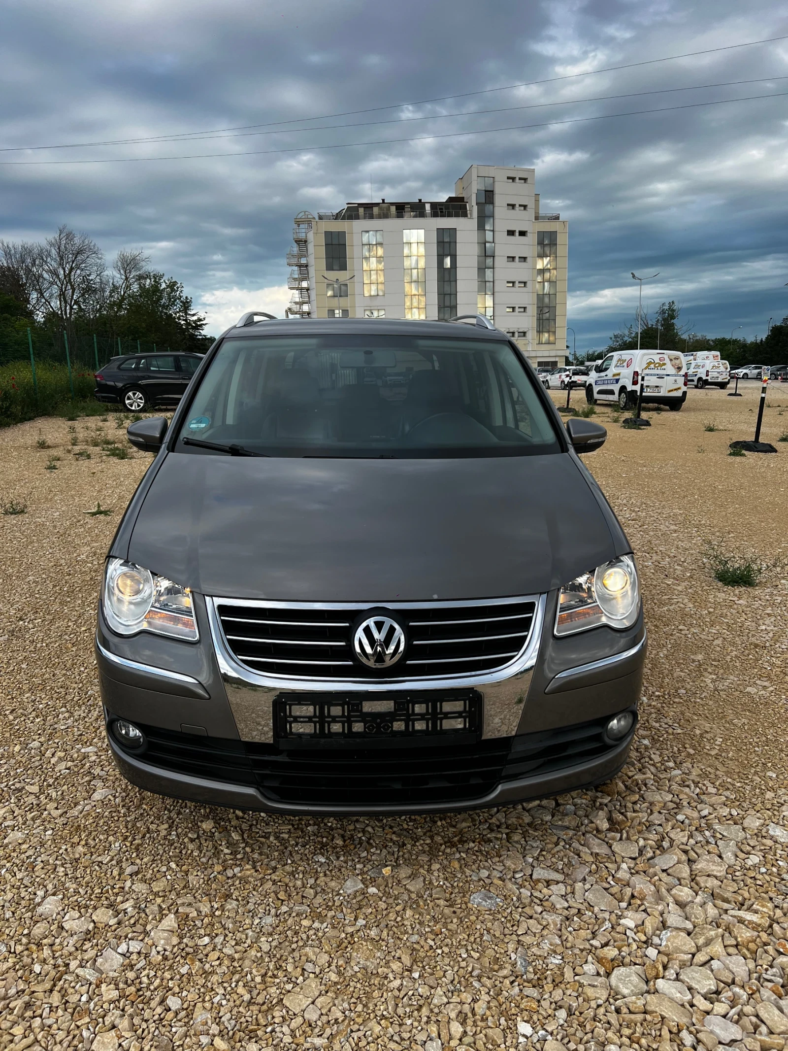 VW Touran, снимка 2 - Автомобили и джипове - 54711448