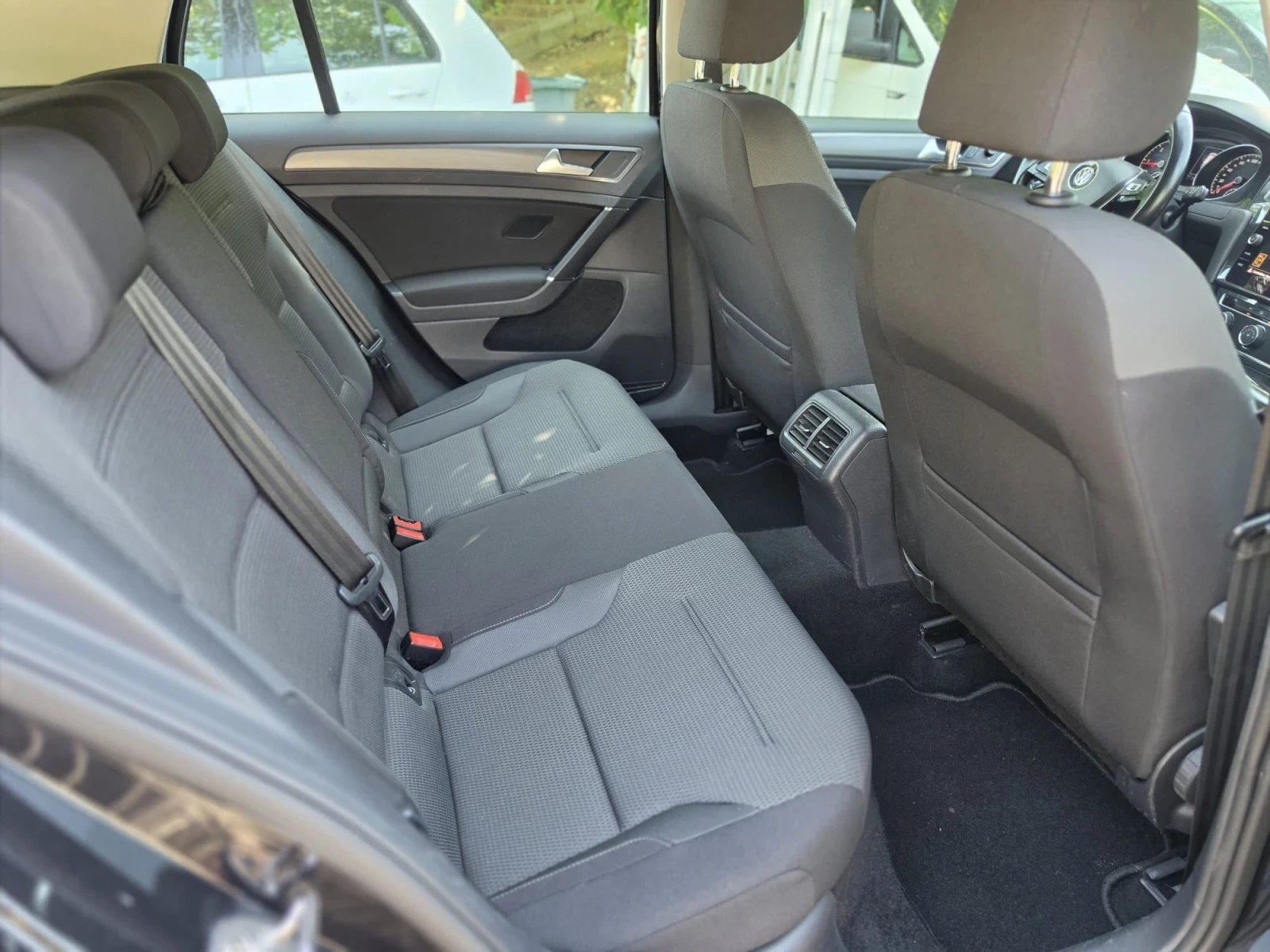 VW Golf TDI* Facelift* LED* Keyless, снимка 14 - Автомобили и джипове - 55584150