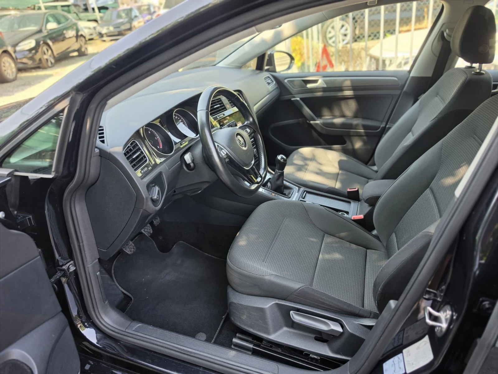 VW Golf TDI* Facelift* LED* Keyless, снимка 12 - Автомобили и джипове - 55584150
