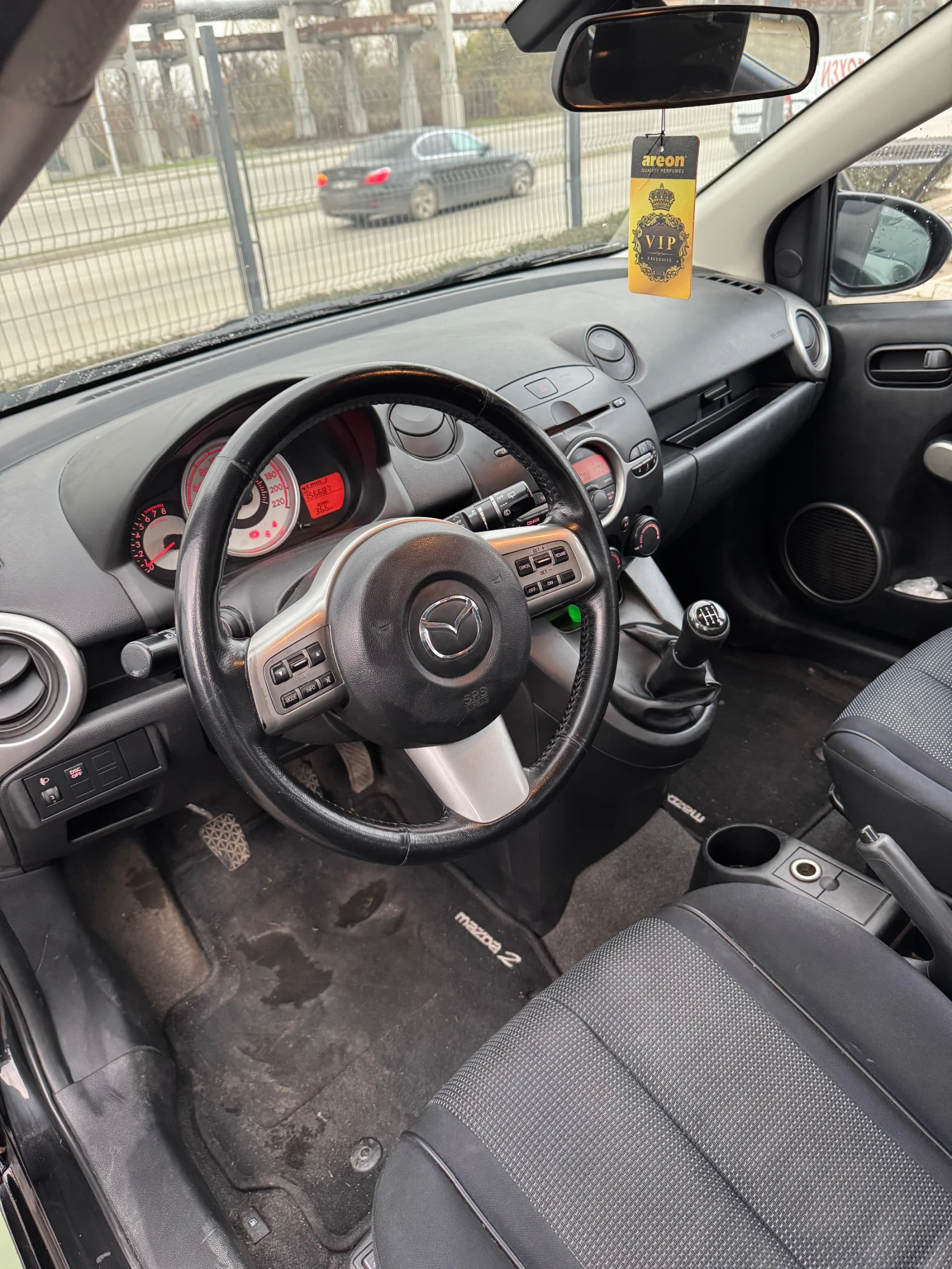 Mazda 2, снимка 7 - Автомобили и джипове - 55903229