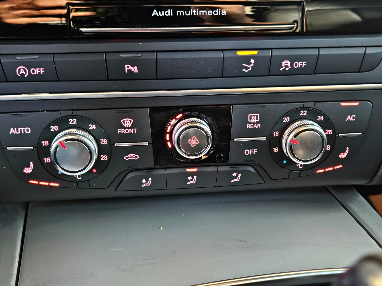 Audi A7 S-LINE/GERMANY/DISTRON/AMBIENT/ПОДГРЕВ/KEYLESS/LIZ, снимка 12 - Автомобили и джипове - 56073211
