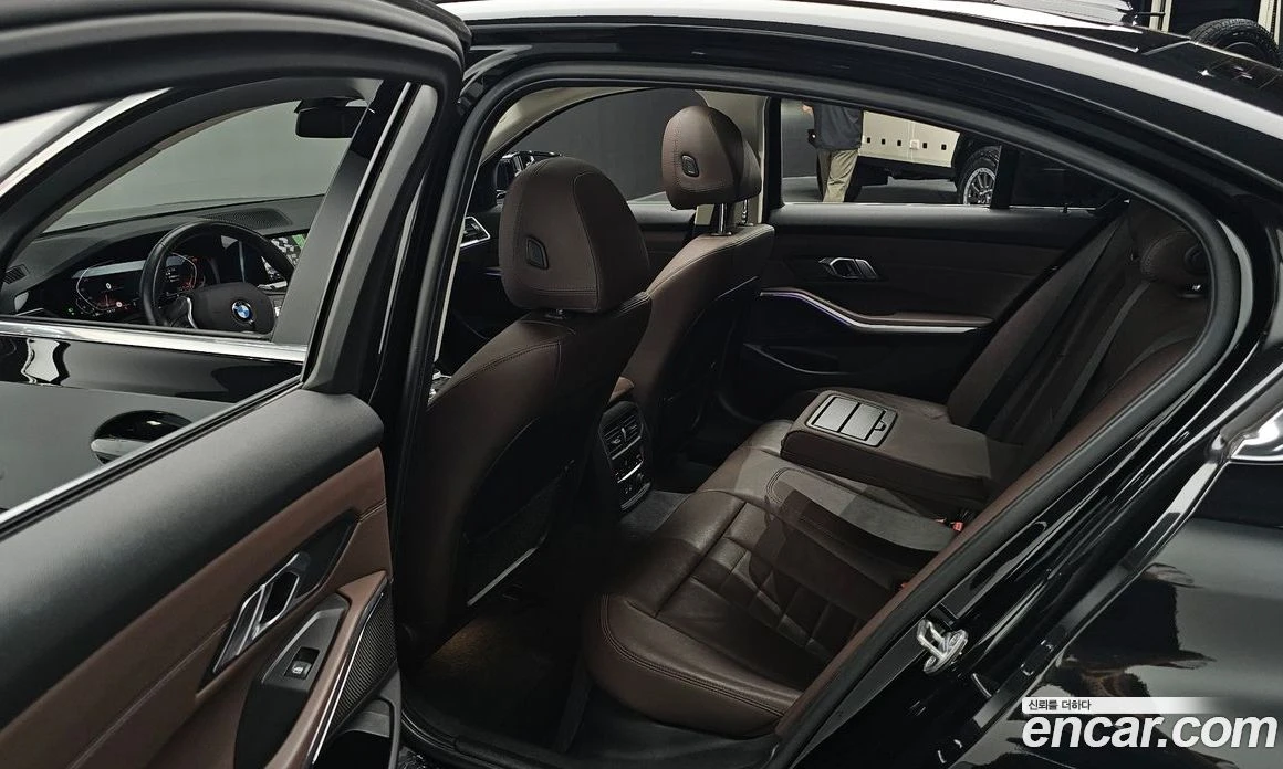 BMW 330 330i Luxury, снимка 17 - Автомобили и джипове - 56156618