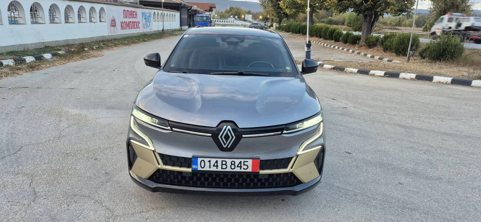 Renault Megane E-Tech Iconic, снимка 2 - Автомобили и джипове - 56222928
