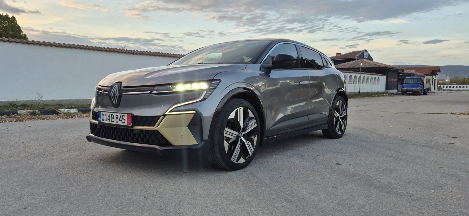 Renault Megane E-Tech Iconic