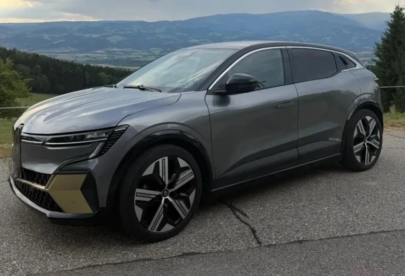 Renault Megane E-Tech Iconic, снимка 2 - Автомобили и джипове - 56222928