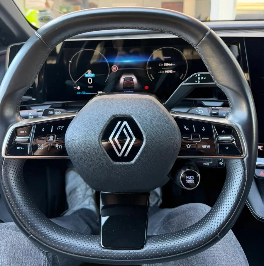 Renault Megane E-Tech Iconic, снимка 9 - Автомобили и джипове - 56222928