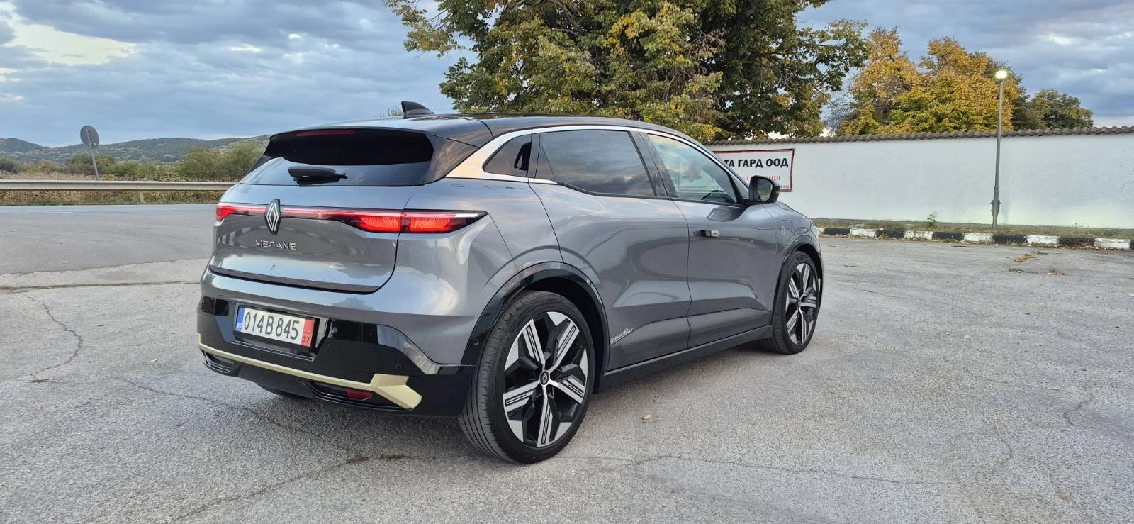 Renault Megane E-Tech Iconic, снимка 7 - Автомобили и джипове - 56222928